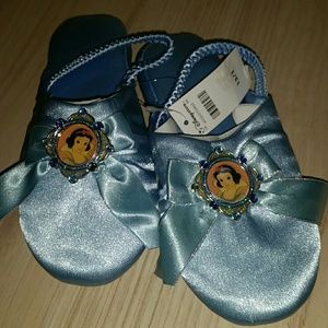 NEW SNOW WHITE SHOES